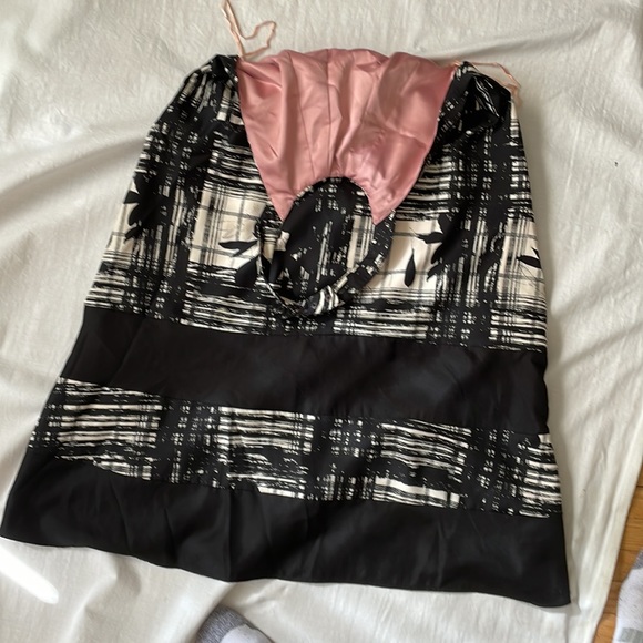 Jessica Simpson Halter dress flawless. Size 8. - Picture 2 of 6